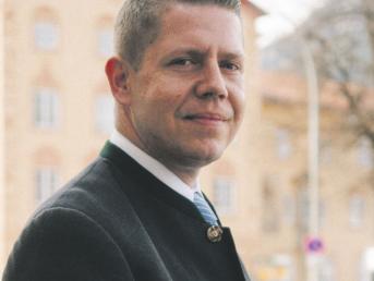 Bürgermeisterkandidat Daniel Schimmer beim Jahresauftakt-Interview zur Haushalts- und Finanzpolitik in Garmisch-Partenkirchen.